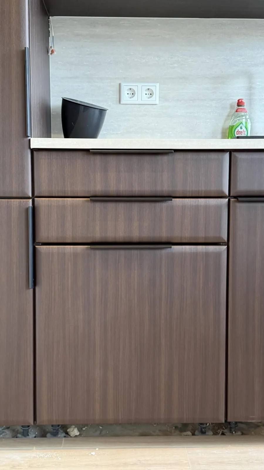 Keuken wrappen in Schiedam: van verouderde keuken naar frisse houtlook